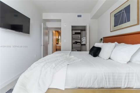Condo in Miami, Florida, 1 bedroom  № 2075585 - photo 16