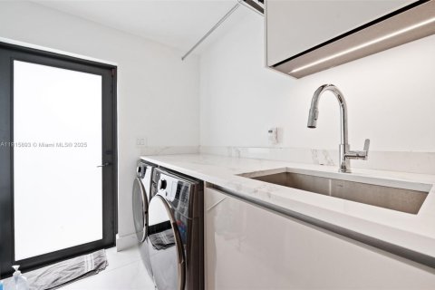 Villa ou maison à vendre à Miami Beach, Floride: 4 chambres, 257.34 m2 № 2082488 - photo 25