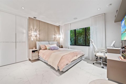 Villa ou maison à vendre à Miami Beach, Floride: 4 chambres, 257.34 m2 № 2082488 - photo 19