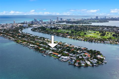 Villa ou maison à Miami Beach, Floride 4 chambres, 257.34 m2 № 2082488