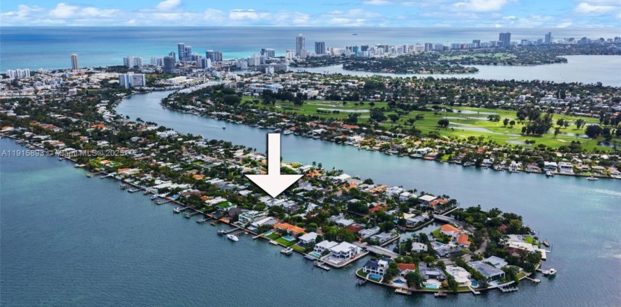Villa ou maison à Miami Beach, Floride 4 chambres, 257.34 m2 № 2082488