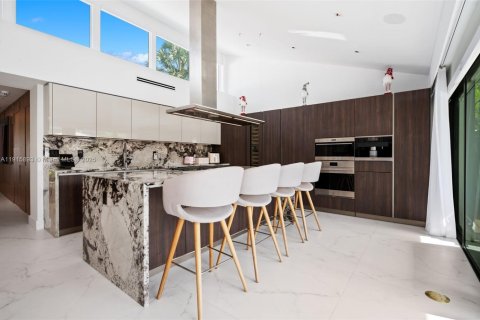 Villa ou maison à vendre à Miami Beach, Floride: 4 chambres, 257.34 m2 № 2082488 - photo 11