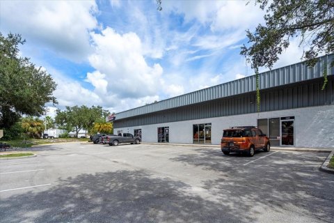Immobilier commercial à louer à Sanford, Floride: 133.78 m2 № 2103207 - photo 6