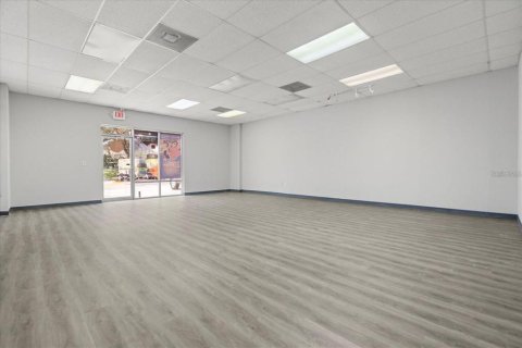 Immobilier commercial à louer à Sanford, Floride: 133.78 m2 № 2103207 - photo 4