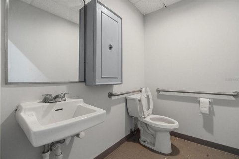 Immobilier commercial à louer à Sanford, Floride: 133.78 m2 № 2103207 - photo 5