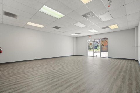 Immobilier commercial à louer à Sanford, Floride: 133.78 m2 № 2103207 - photo 3