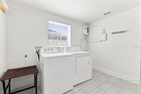 Villa ou maison à vendre à Tampa, Floride: 4 chambres, 188.87 m2 № 2334068 - photo 8