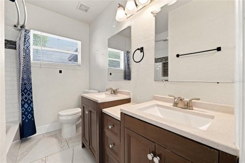 Villa ou maison à vendre à Tampa, Floride: 4 chambres, 188.87 m2 № 2334068 - photo 18
