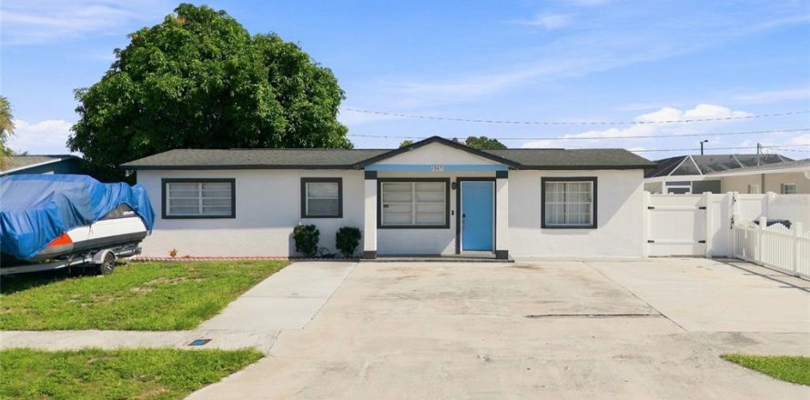 Villa ou maison à Tampa, Floride 4 chambres, 188.87 m2 № 2334068