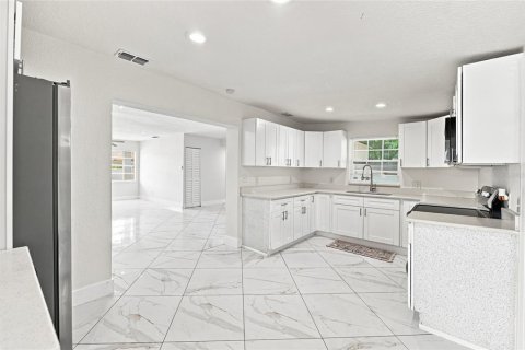Villa ou maison à vendre à Tampa, Floride: 4 chambres, 188.87 m2 № 2334068 - photo 5