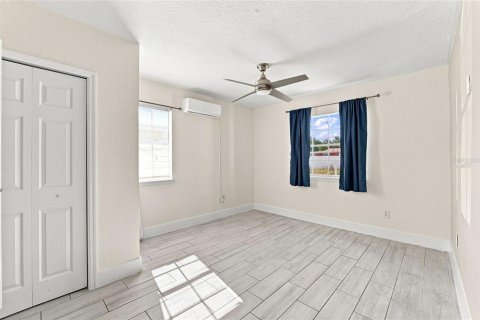 Villa ou maison à vendre à Tampa, Floride: 4 chambres, 188.87 m2 № 2334068 - photo 10