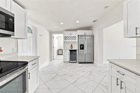 Villa ou maison à vendre à Tampa, Floride: 4 chambres, 188.87 m2 № 2334068 - photo 7