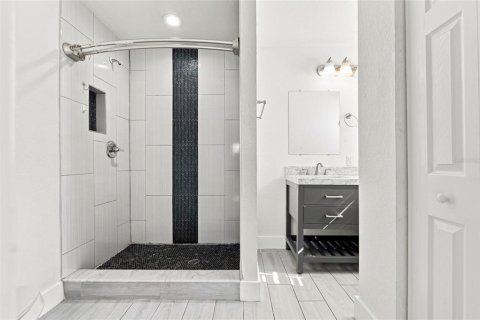 Villa ou maison à vendre à Tampa, Floride: 4 chambres, 188.87 m2 № 2334068 - photo 12
