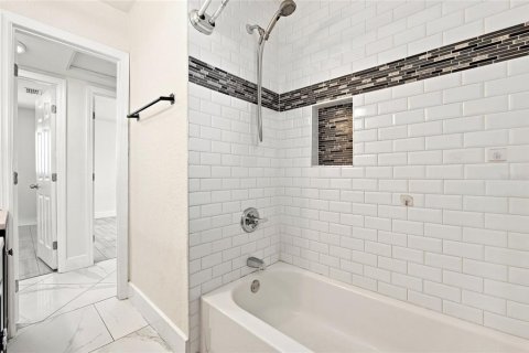 Villa ou maison à vendre à Tampa, Floride: 4 chambres, 188.87 m2 № 2334068 - photo 19
