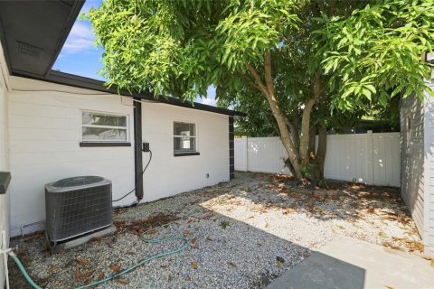 Villa ou maison à vendre à Tampa, Floride: 4 chambres, 188.87 m2 № 2334068 - photo 25
