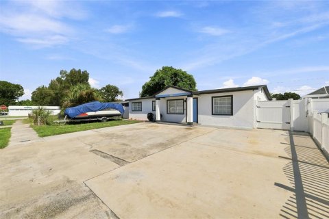 Villa ou maison à vendre à Tampa, Floride: 4 chambres, 188.87 m2 № 2334068 - photo 27