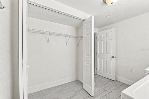 Villa ou maison à vendre à Tampa, Floride: 4 chambres, 188.87 m2 № 2334068 - photo 9