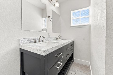 Villa ou maison à vendre à Tampa, Floride: 4 chambres, 188.87 m2 № 2334068 - photo 13