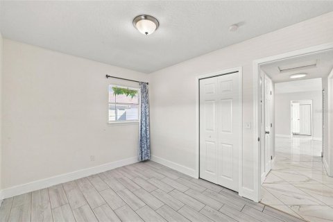 Villa ou maison à vendre à Tampa, Floride: 4 chambres, 188.87 m2 № 2334068 - photo 14