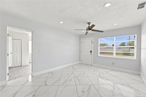 Villa ou maison à vendre à Tampa, Floride: 4 chambres, 188.87 m2 № 2334068 - photo 3
