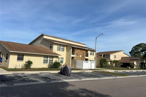 Condominio en Pinellas Park, Florida, 2 dormitorios  № 2111122