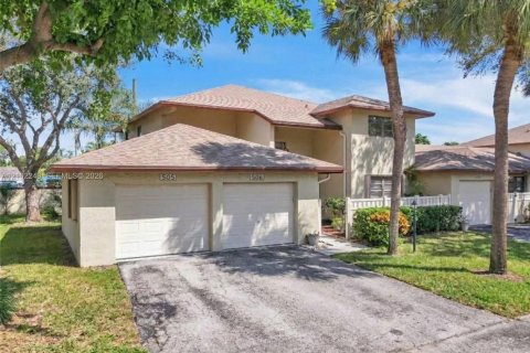 Copropriété à vendre à Pompano Beach, Floride: 2 chambres, 116.13 m2 № 2406014 - photo 2