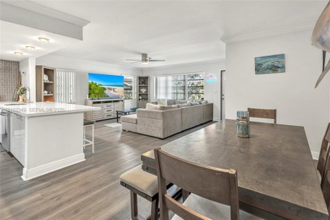 Copropriété à vendre à Pompano Beach, Floride: 2 chambres, 116.13 m2 № 2406014 - photo 6