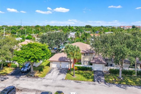 Condo à Pompano Beach, Floride, 2 chambres  № 2406014