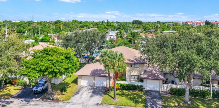 Condo à Pompano Beach, Floride, 2 chambres  № 2406014