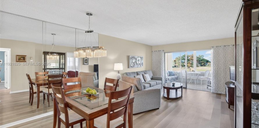 Condominio en Margate, Florida, 2 dormitorios № 2034239