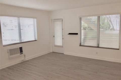 Studio in Miami Beach, Florida № 2253822