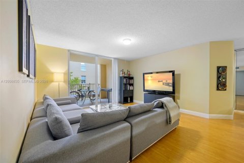 Condo in Aventura, Florida, 1 bedroom  № 2070606 - photo 2