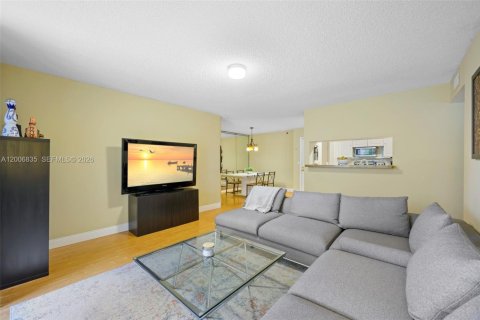 Condo in Aventura, Florida, 1 bedroom  № 2070606 - photo 4