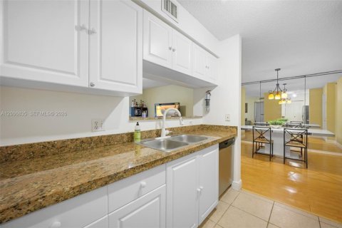 Condo in Aventura, Florida, 1 bedroom  № 2070606 - photo 10