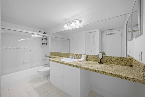 Condo in Aventura, Florida, 1 bedroom  № 2070606 - photo 16