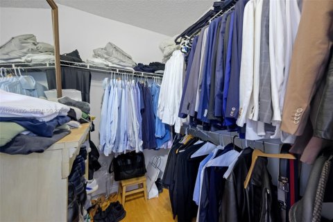 Condo in Aventura, Florida, 1 bedroom  № 2070606 - photo 15