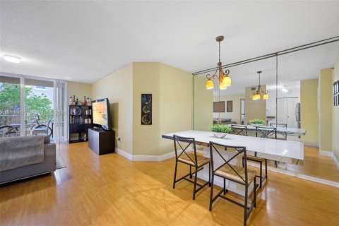 Condo in Aventura, Florida, 1 bedroom  № 2070606 - photo 6