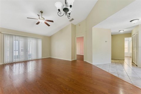 Duplex in Orlando, Florida 3 bedrooms, 120.87 sq.m. № 1829904 - photo 3