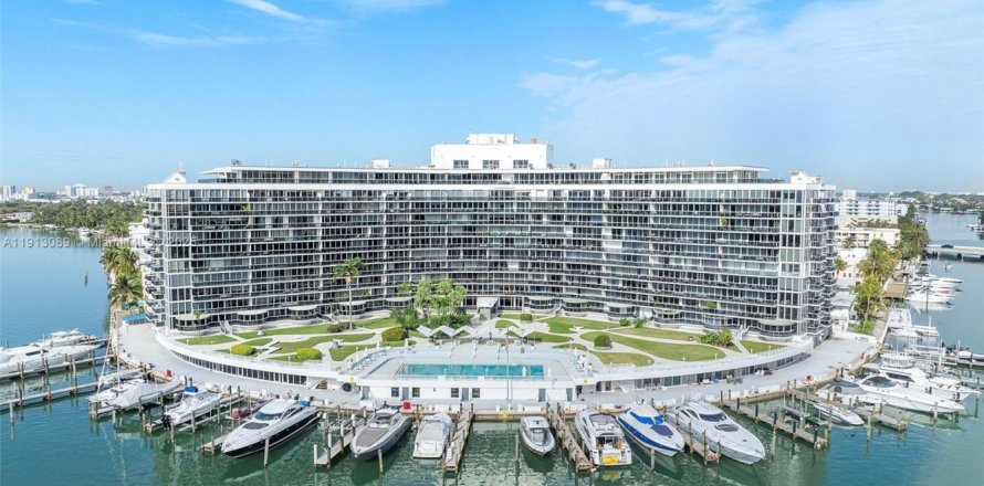 Condo à Miami Beach, Floride, 4 chambres  № 1968772
