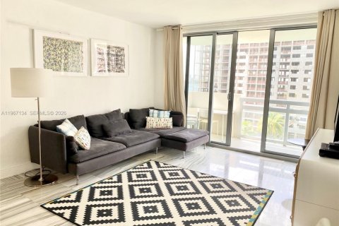 Condo in Miami Beach, Florida, 2 bedrooms  № 2028784 - photo 2