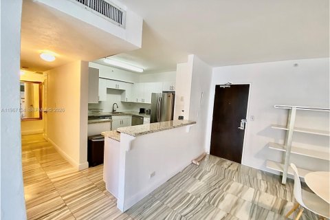 Condo in Miami Beach, Florida, 2 bedrooms  № 2028784 - photo 5