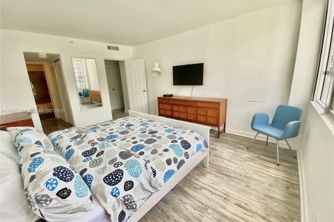 Condo in Miami Beach, Florida, 2 bedrooms  № 2028784 - photo 18
