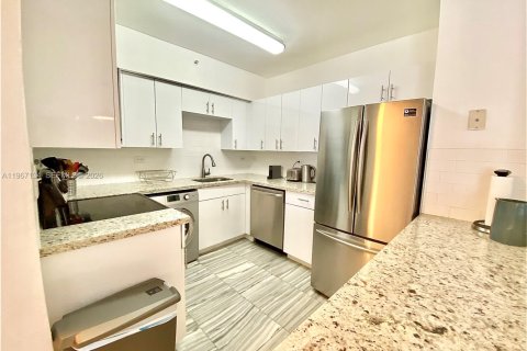 Condo in Miami Beach, Florida, 2 bedrooms  № 2028784 - photo 3