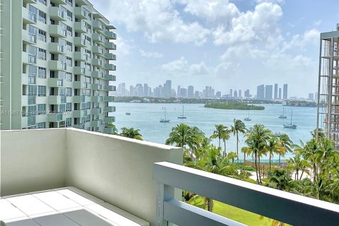 Condo in Miami Beach, Florida, 2 bedrooms  № 2028784 - photo 30