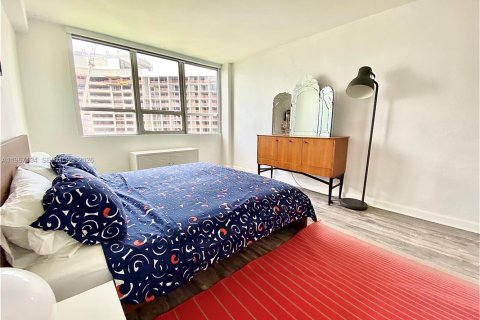 Condo in Miami Beach, Florida, 2 bedrooms  № 2028784 - photo 12