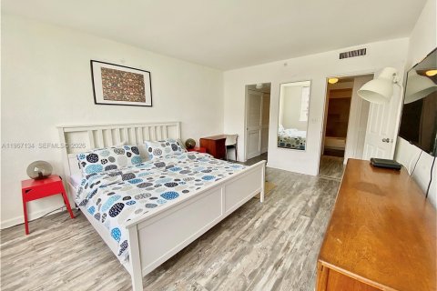 Condo in Miami Beach, Florida, 2 bedrooms  № 2028784 - photo 19