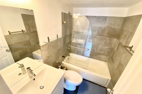 Condo in Miami Beach, Florida, 2 bedrooms  № 2028784 - photo 9