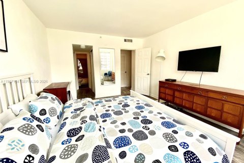 Condo in Miami Beach, Florida, 2 bedrooms  № 2028784 - photo 20