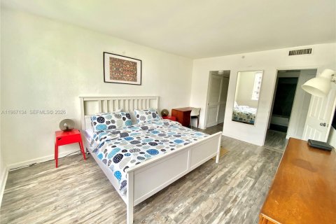 Condo in Miami Beach, Florida, 2 bedrooms  № 2028784 - photo 7