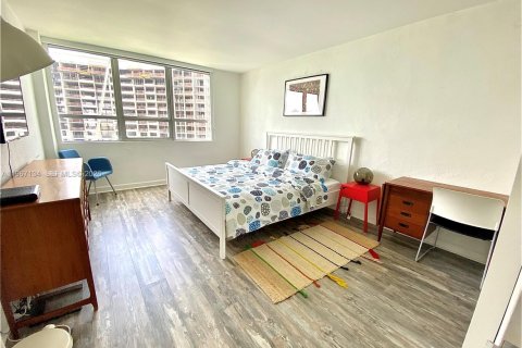 Condo in Miami Beach, Florida, 2 bedrooms  № 2028784 - photo 15
